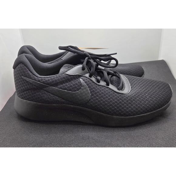 Nike Tanjun Mens 10.5 Sneaker DJ6258-001 Black On Black Lightweight Waffle Sole - Picture 1 of 8